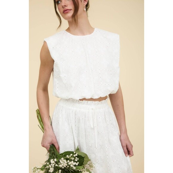 Bridget Eyelet Balloon Top - Picture 4 of 5